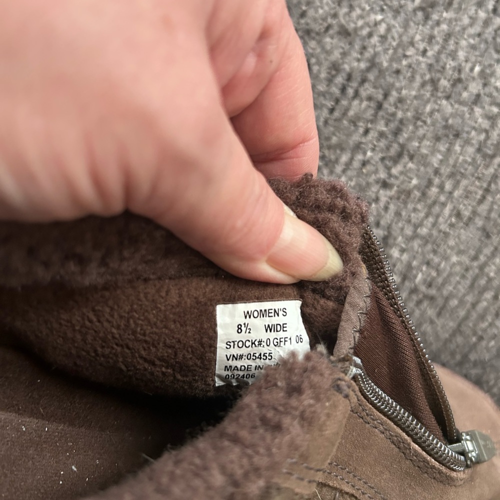 NWT LL Bean Women’s Sz 8.5 wide Primaloft Brown Shoes with zipper - Picture 7 of 7